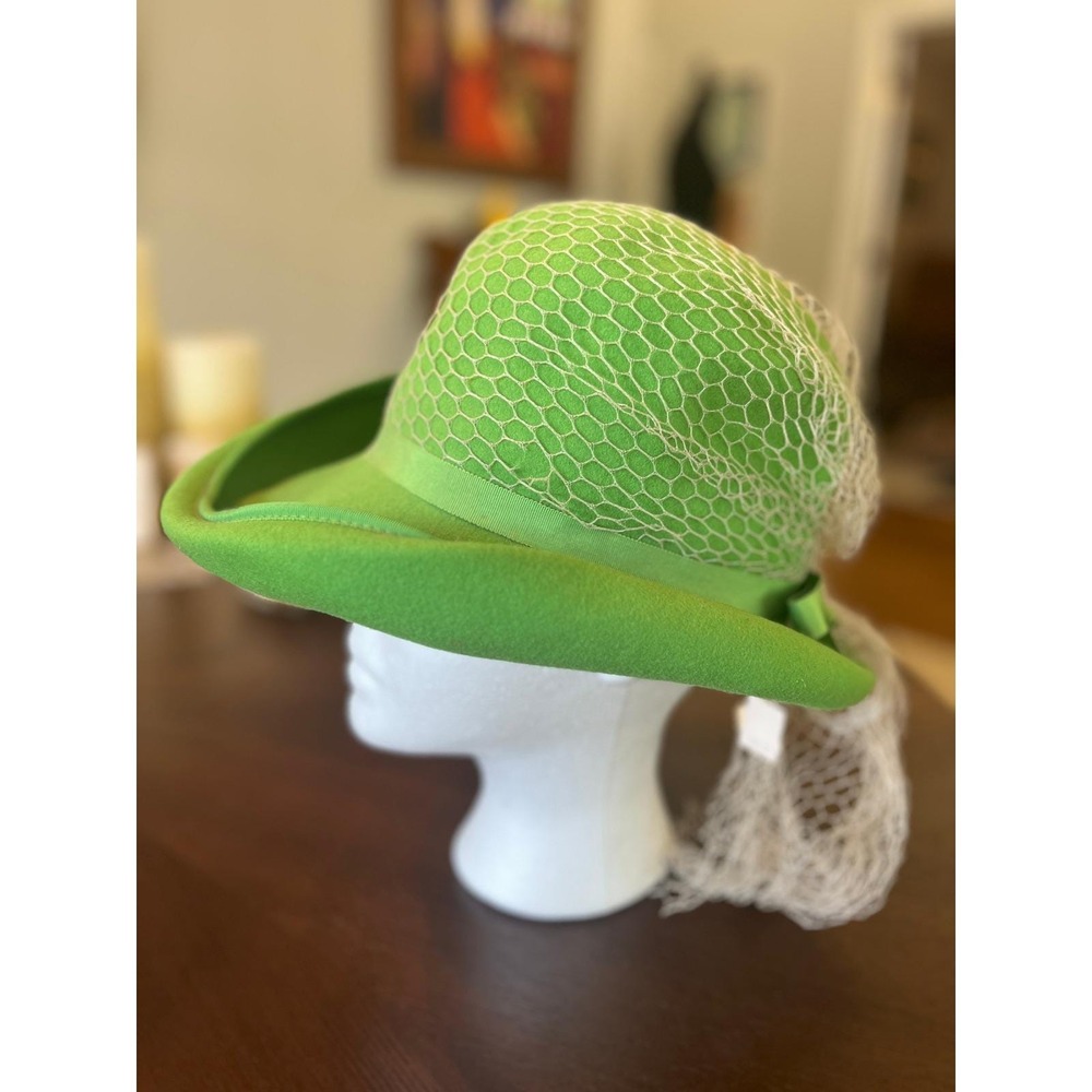 Miss Bierner Derby Hat Womens OS Green Excellent Vintage 60s Wool Veiled Bow Cap